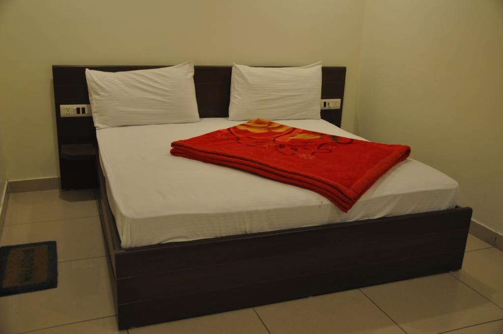 Hotel Surya Haldwāni Zimmer foto